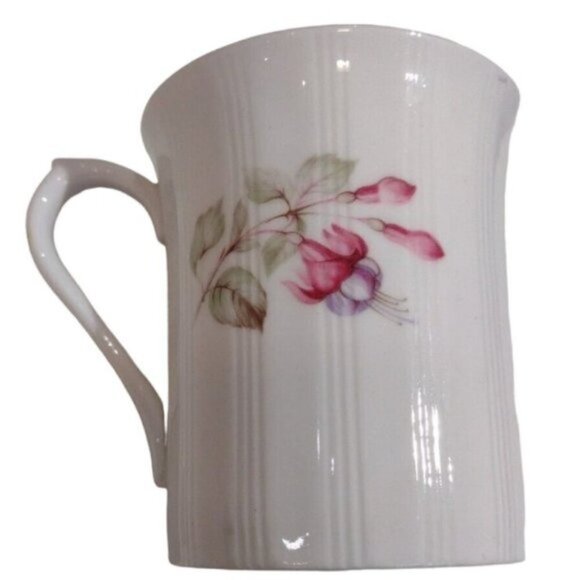 Vintage Royal Devon Bone China Tea Mugs Floral Decorations Ribbed with Gold Rims - Picture 8 of 12